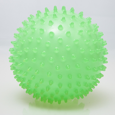 Lueur de PVC dans la boule gonflable foncée de massage de la taille 15CM pour des enfants