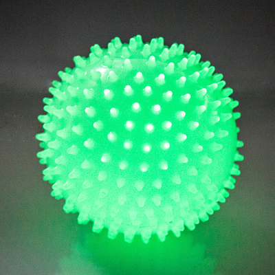 Lueur de PVC dans la boule gonflable foncée de massage de la taille 15CM pour des enfants