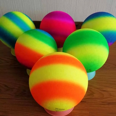 Couleur épaissie non-toxique pleine d'entrain de Pantone de boule de terrain de jeu de 7 pouces de PVC