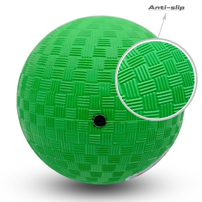 Gonflable inoffensif vert en caoutchouc épaissi ultra-léger de boule de terrain de jeu